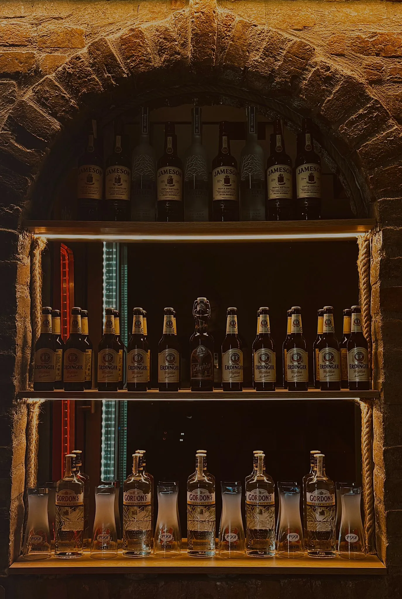 Caffe Bar 919 interior